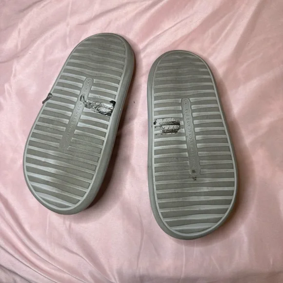 Slippers - Picture 3 of 3